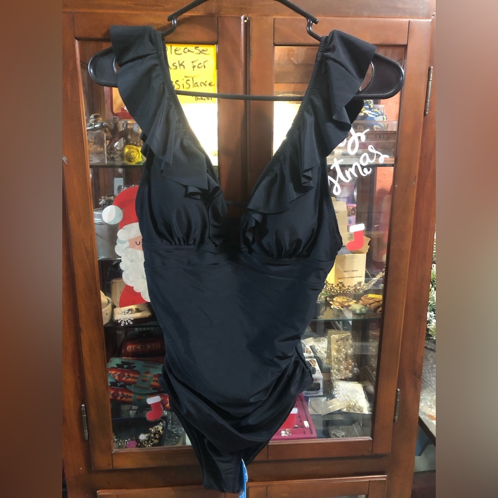 Brand new size small black women’s swimsuit. (Ss1)